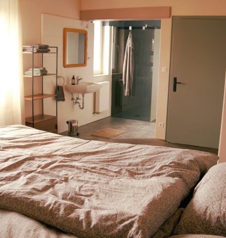 Schlafzimmer 1 mit angrenzendem Bad
